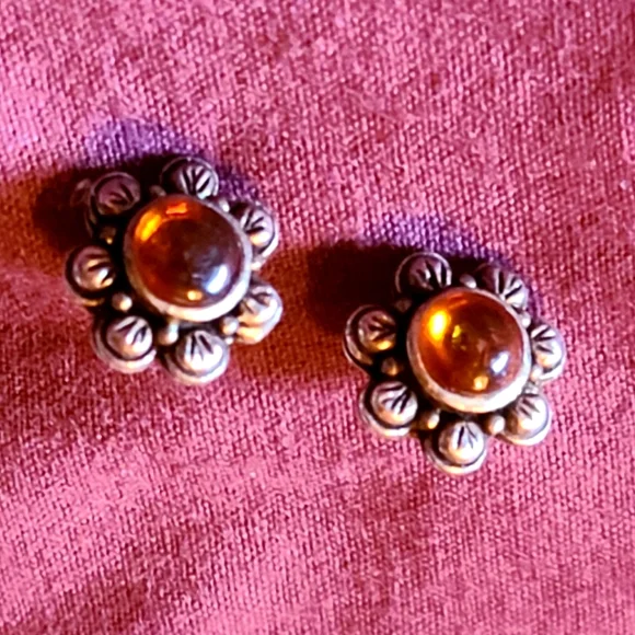 COPY - Vintage SS Amber Stud Earrings - Picture 3 of 6